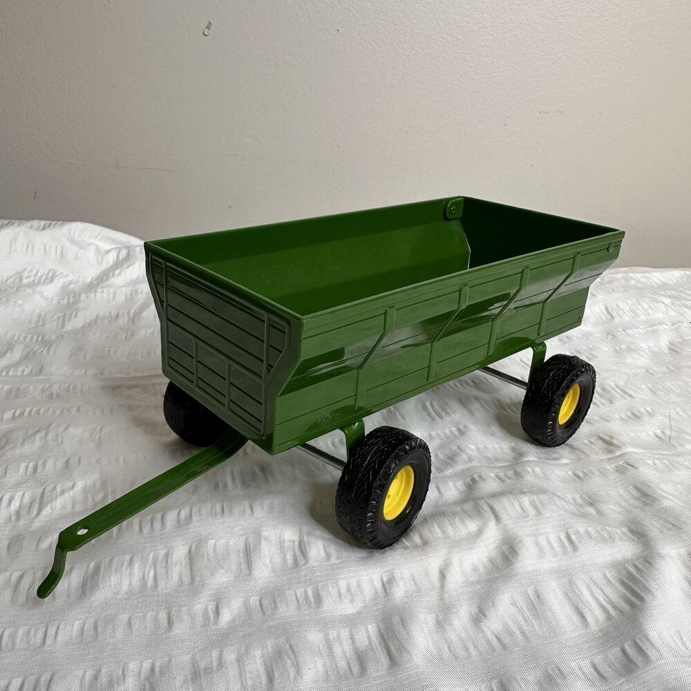 ERTL John Deere Green Farm Flared Wagon Toy Plastic Pull Behind Trailer